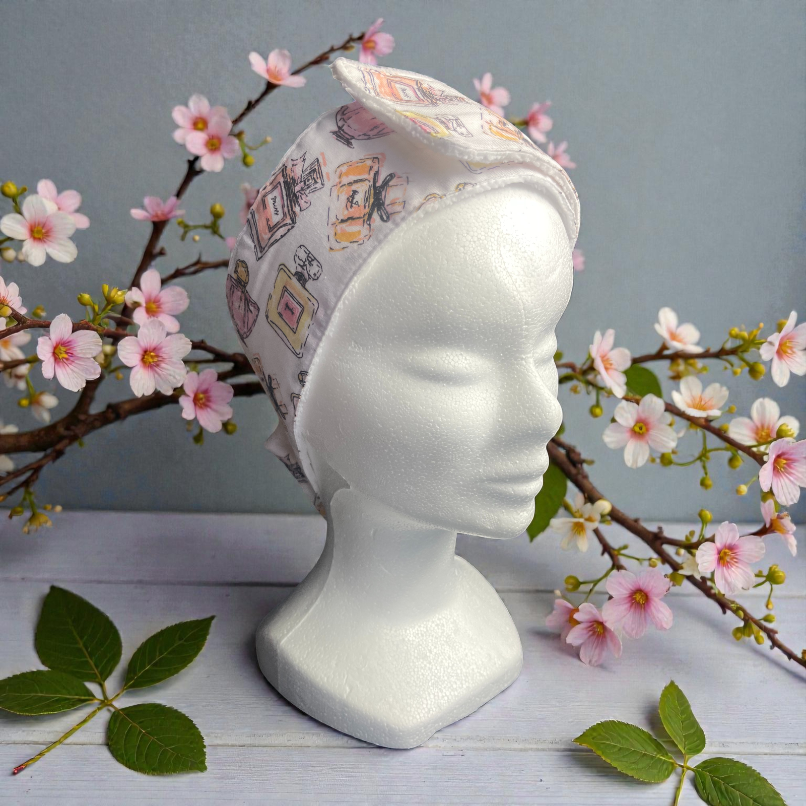 Bandeau de soins pour protéger le les cheveux pendant le maquillage , démaquillage. S'adapte à toutes les têtes.Moonlac