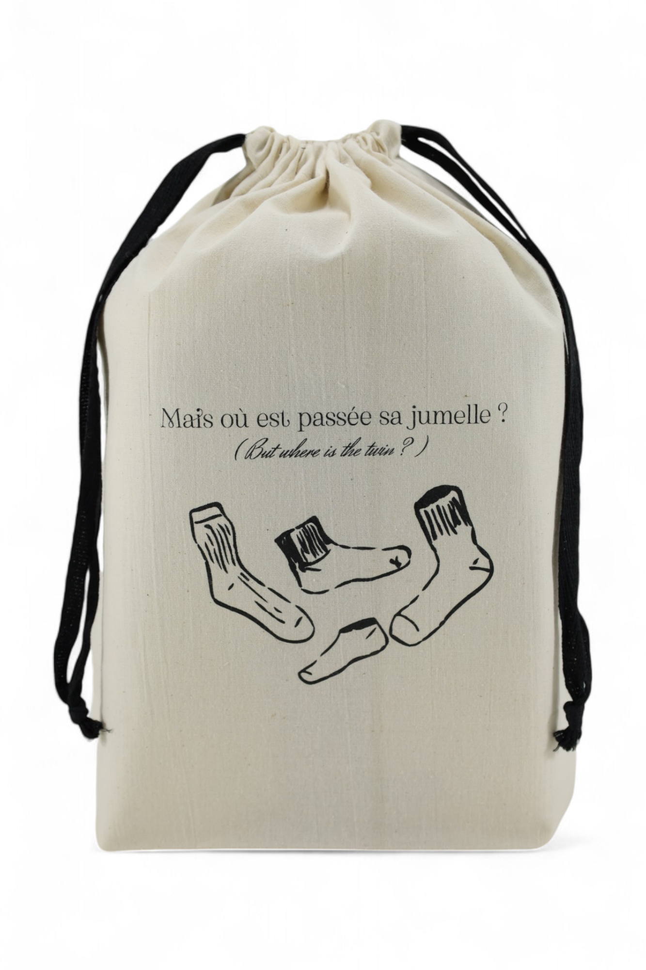 Pochon écru Moonlac avec dessin de chaussettes et inscription "Mais où est passée sa jumelle ?" – rangement pratique et ludique pour chaussettes orphelines.