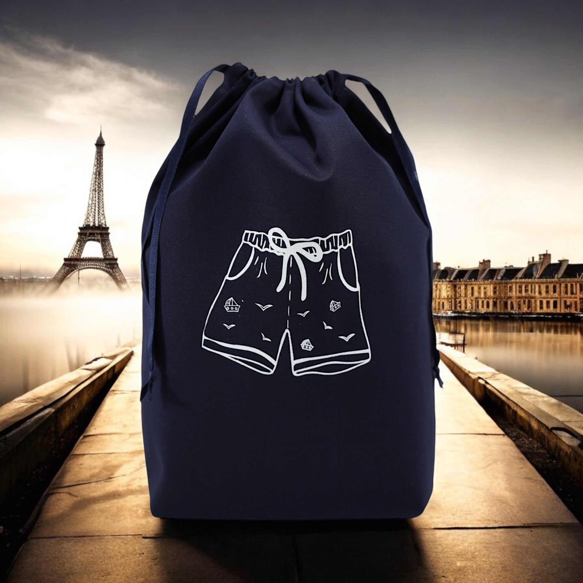 Tres joli sac bleu marine pour ranger vos maillots pendant les vacances ou à la maison. En Coton par Moonlac