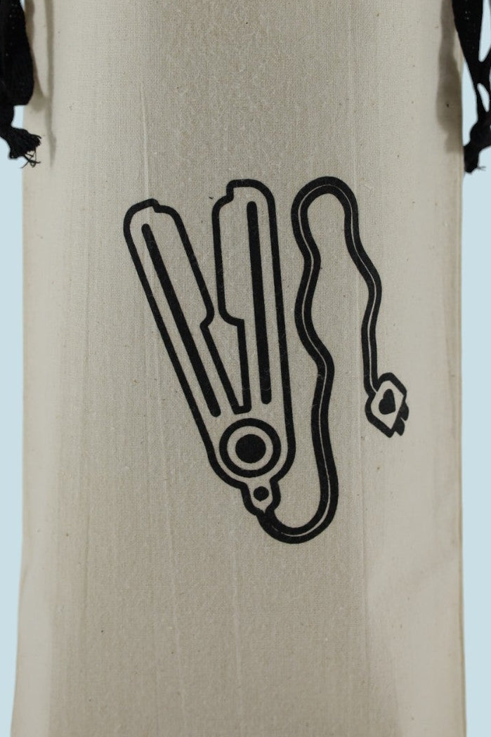 Sac Moonlac en coton écru, sérigraphié d’un fer à lisser avec cordon, format étroit, cordons noirs