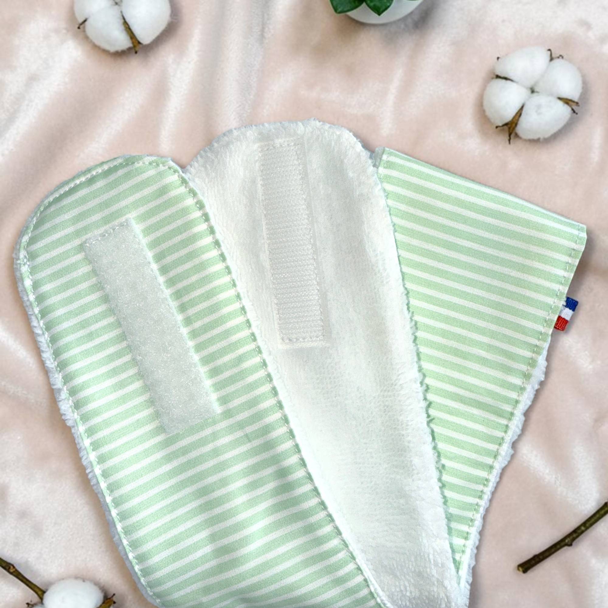 bandeau demaquillage en bambou et coton à rayures verts clair facile à emporter en voyage Moonlac