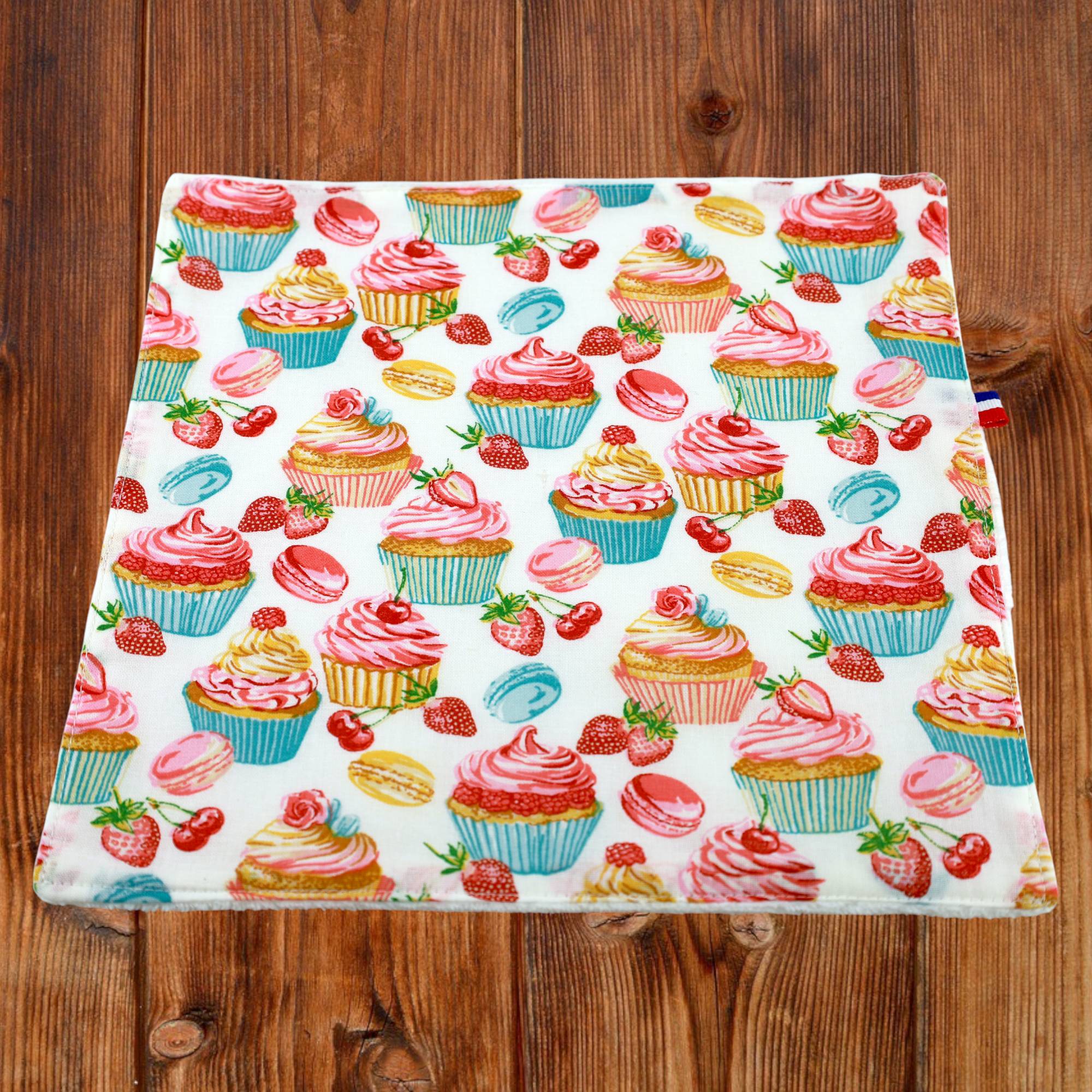 Feuille d'essuie-tout lavable motif cupcakes parfaite pour le zéro déchet et économique fabriquée par Moonlac