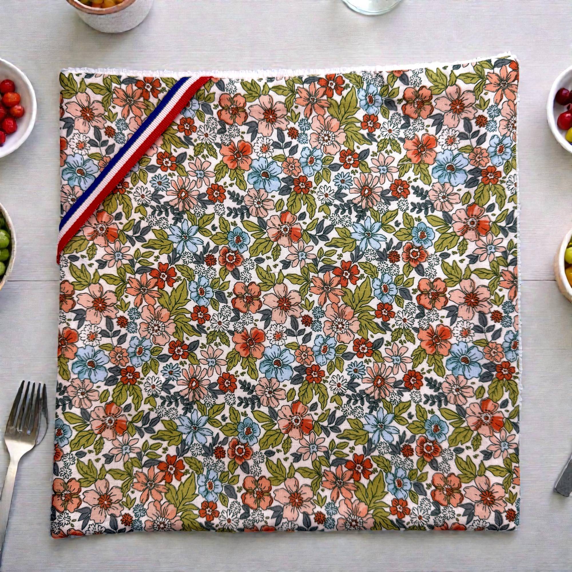 Jolie feuille d'essuie-tout lavable fleurs vertes. Economique et parfaite pour le zéro déchet crée par Moonlac