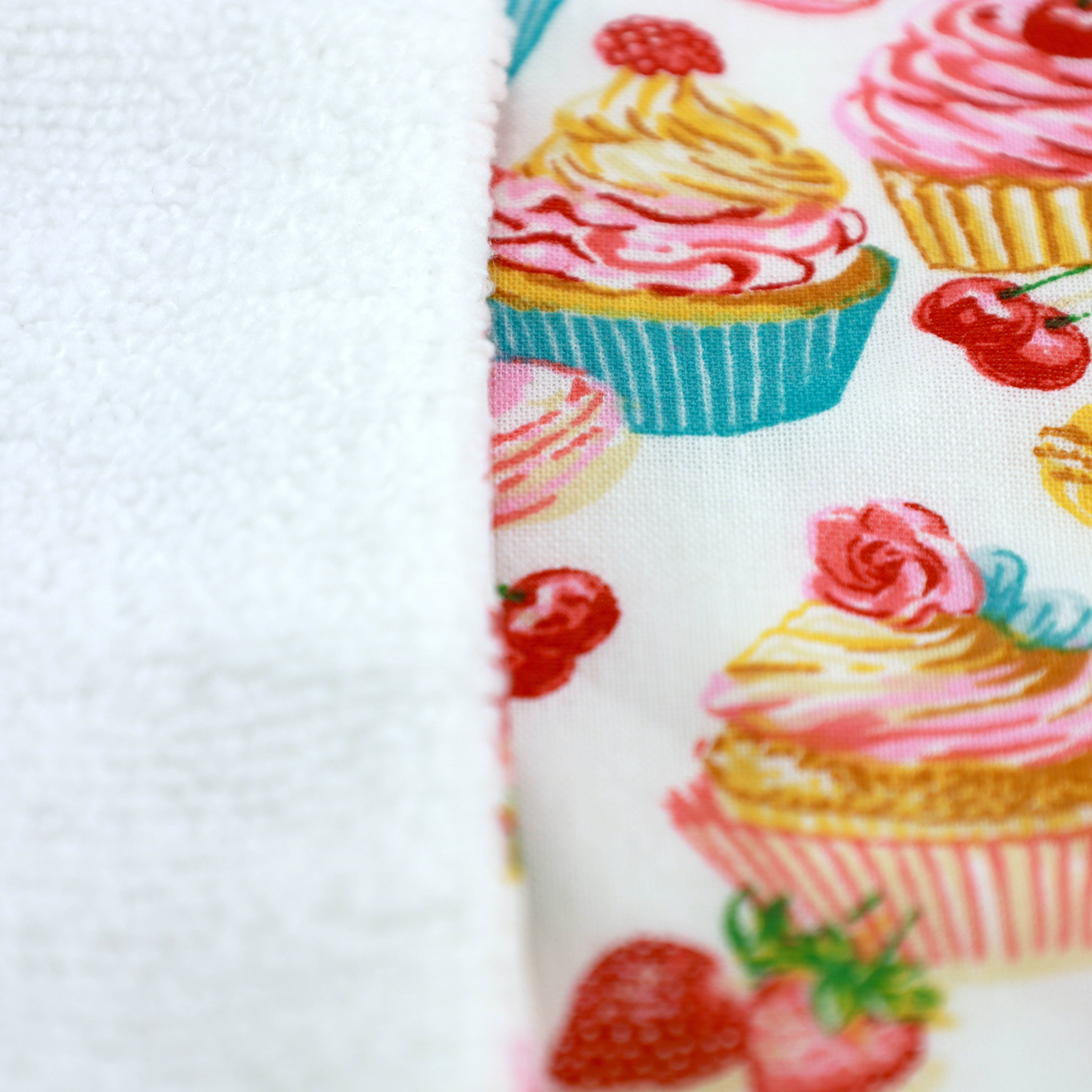 Gros plan sur l'essuie-tout lavable micro-fibre et tissu cupcakes Moonlac