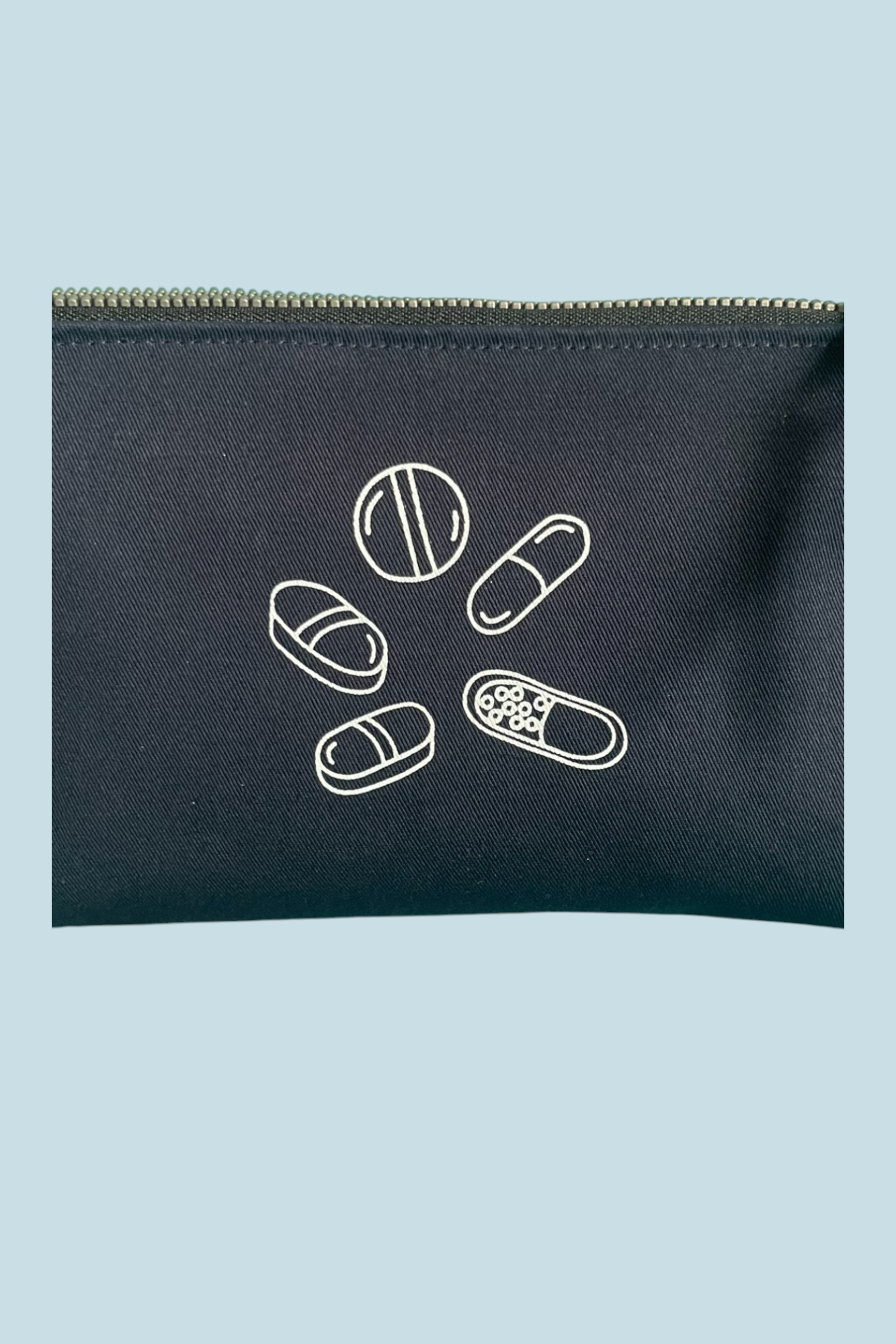 Pochette small pour vitamines à emporter partout avec vous. Couleur bleu marine Moonlac