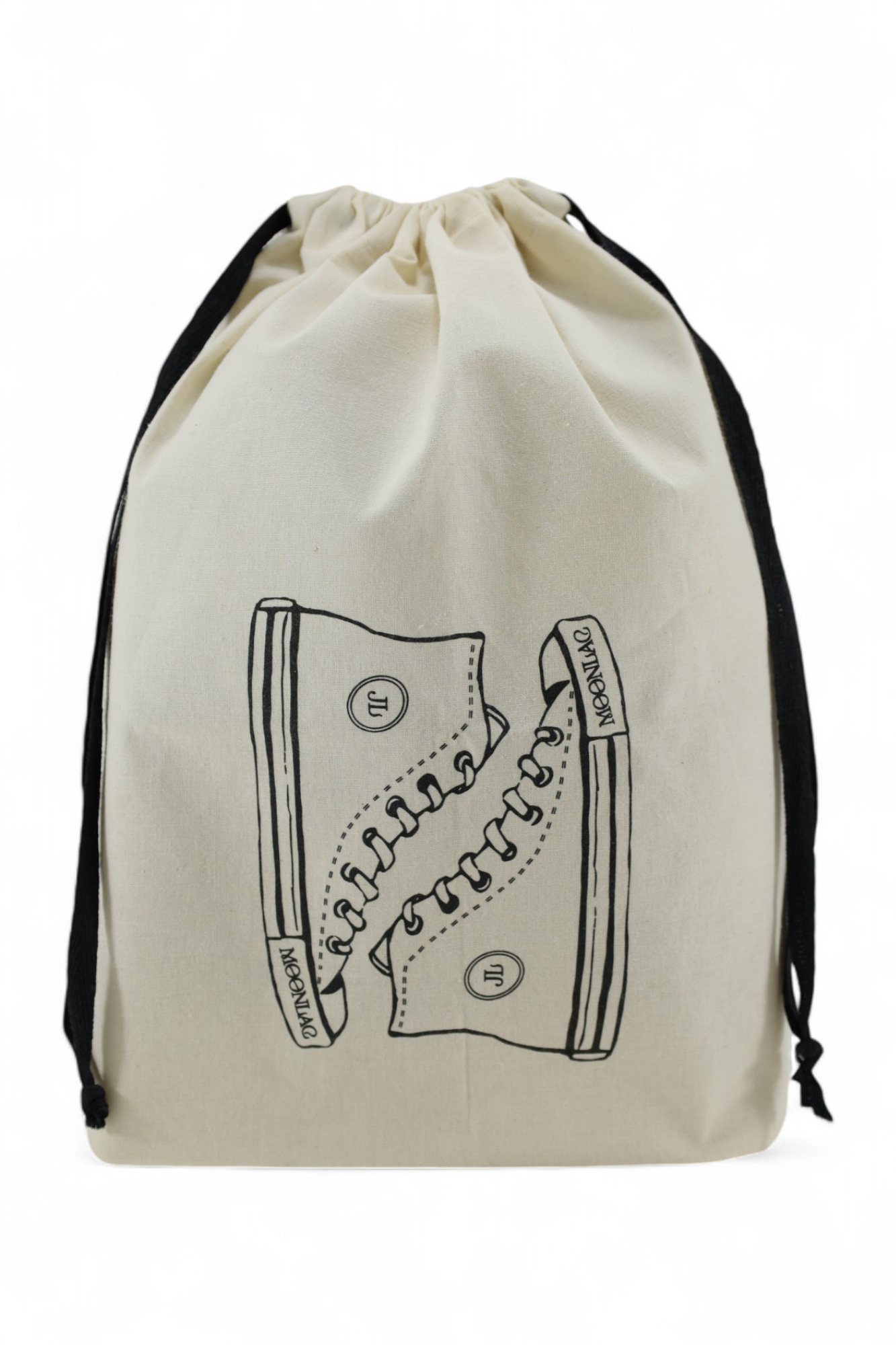 Pochon écru Moonlac avec dessin de baskets type Converse – rangement pratique et stylé pour sneakers en voyage.