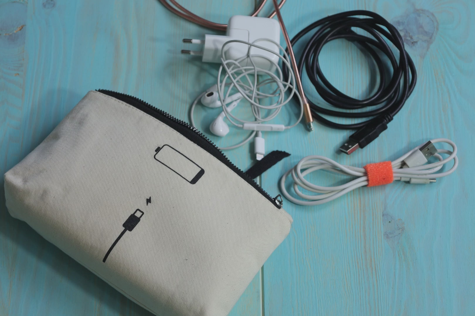 Pochon Moonlac small en coton pour ranger vos chargeurs existe en écru et marine