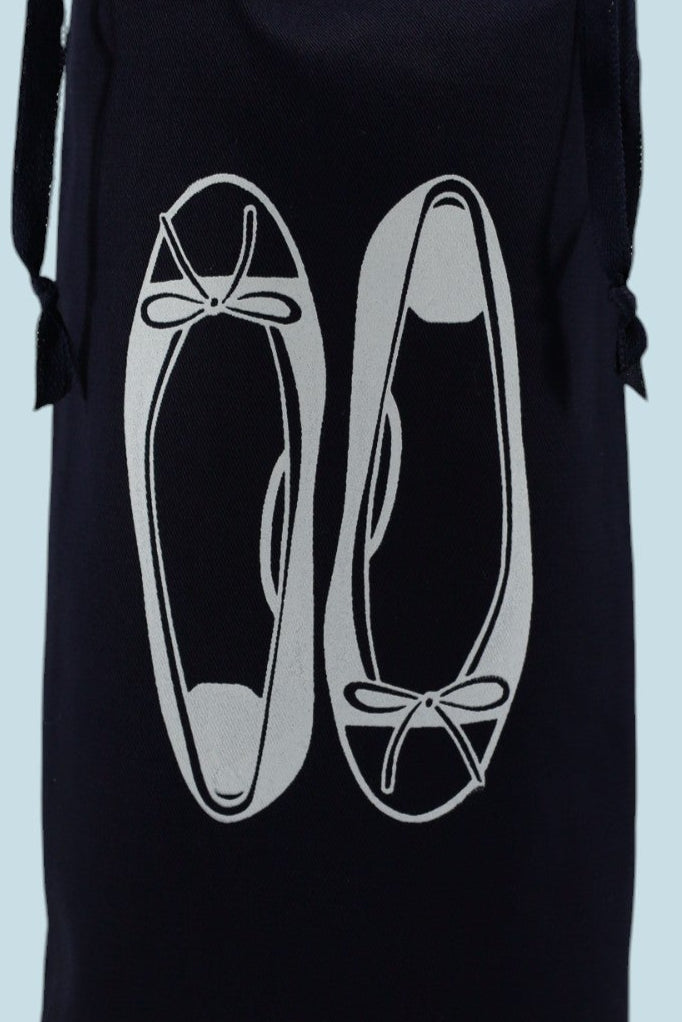 Sac à chaussures bleu marine pour ballerines, en tissu coton avec sérigraphie blanche, idéal pour vos voyage ou votre dressing